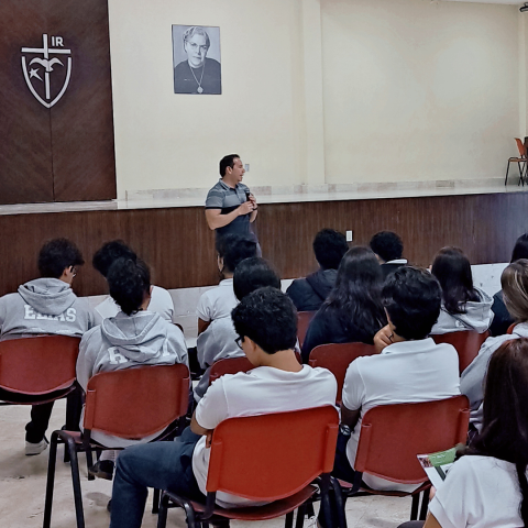 Visita del Rector de la Escuela libre de derecho de Puebla 