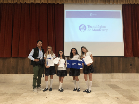 Ceremonia de bienvenida y entrega de becas de universidades 2025