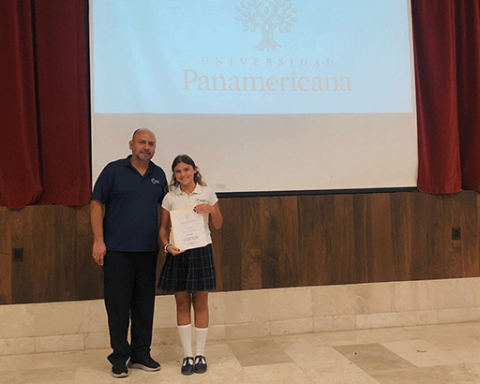 Ceremonia de bienvenida y entrega de becas de universidades 2025