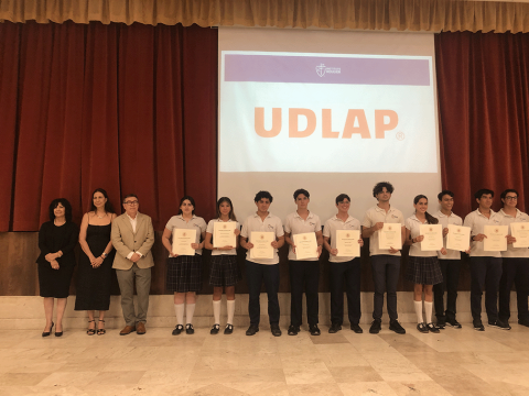 Ceremonia de bienvenida y entrega de becas de universidades 2025