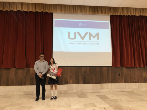 Ceremonia de bienvenida y entrega de becas de universidades 2025