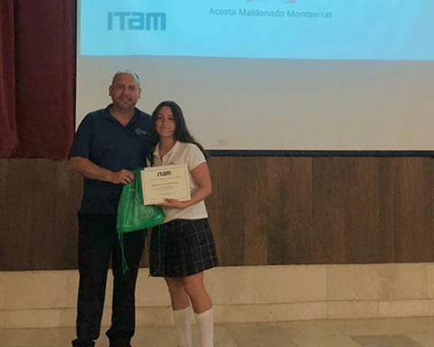 Ceremonia de bienvenida y entrega de becas de universidades 2025